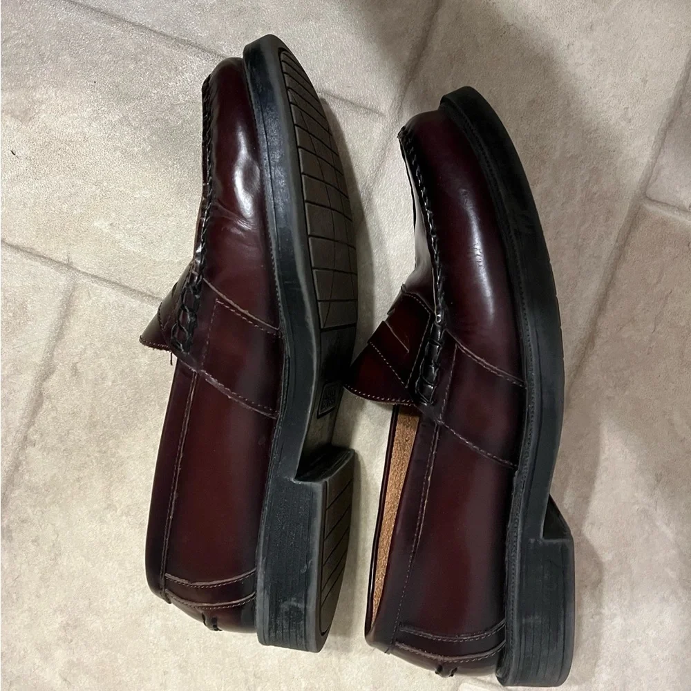 Men’s size 10 Nunn Bush brown leather penny loafers/slip-on shoes.
